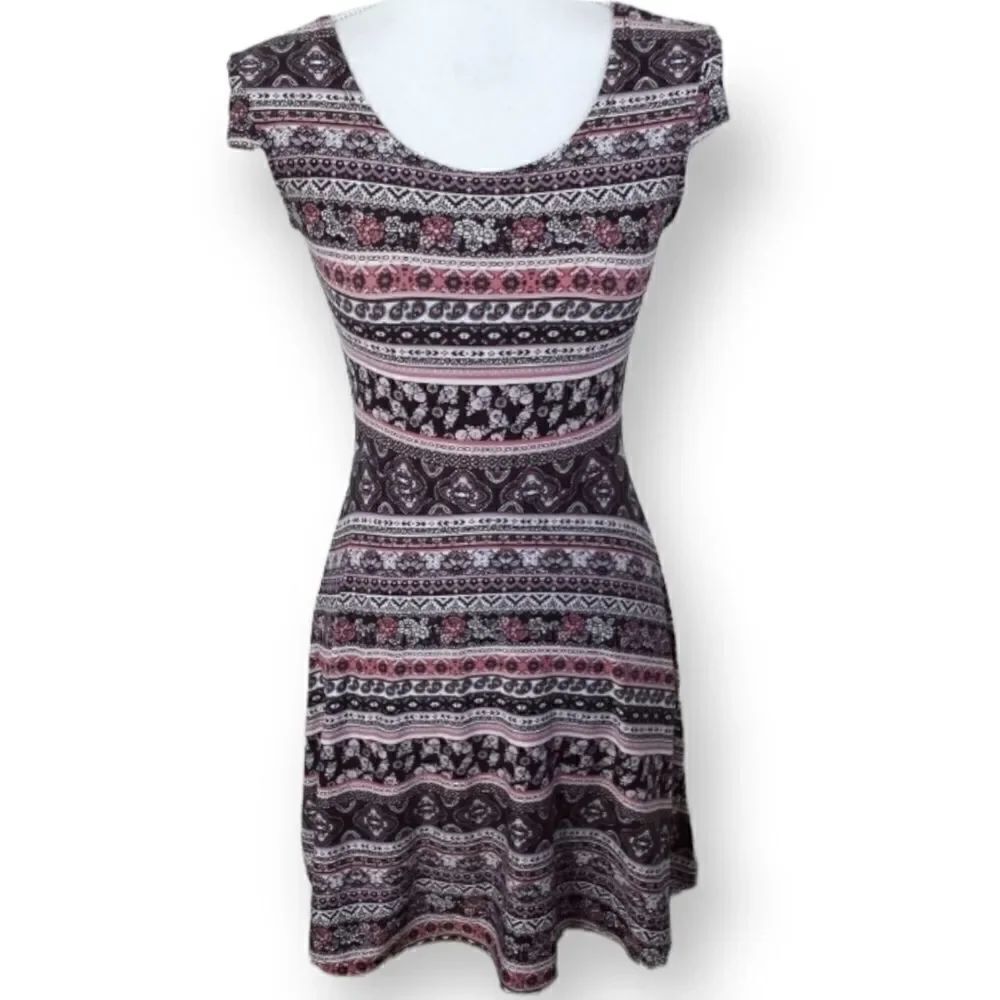 NO BOUNDARIES PINK & BLACK LACE BACK DRESS SZ.S EUC